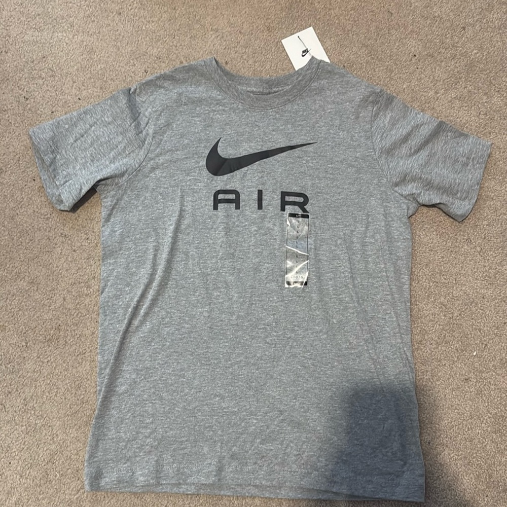 NWT Nike air boys tshirt size L